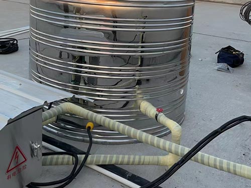 合肥啟灝醫療科技有限公司空氣熱水器安裝現場